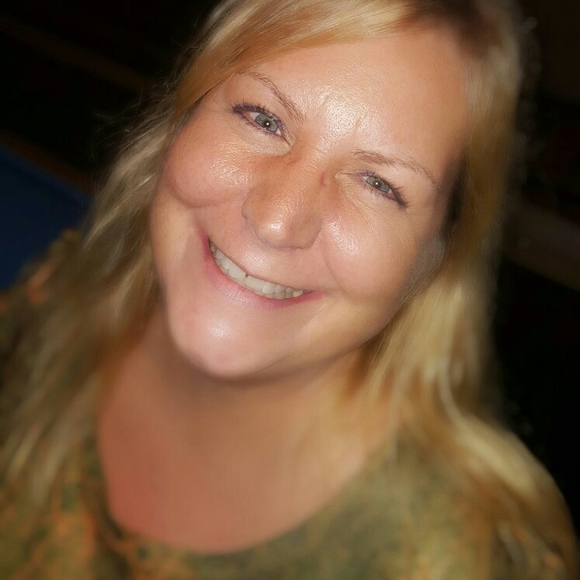 Profile Picture of Jennifer Boyce (@monsters03) on Poshmark