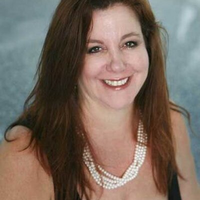 Profile Picture of Stephanie Selesnick (@stephselesnick) on Twitter