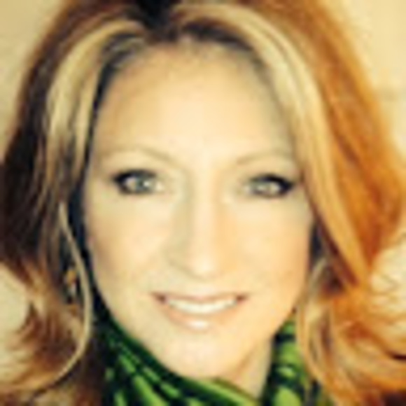 Profile Picture of Beth Palamara (@47bpalamara) on Poshmark