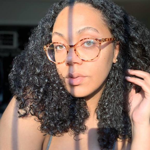 Profile Picture of Jade Edwards (@jadeums) on Poshmark