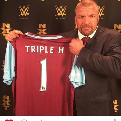 Profile Picture of Leah Cross (@LeahCross1) on Twitter