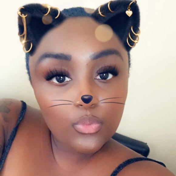 Profile Picture of Tia Thornton (@godfirst0) on Poshmark