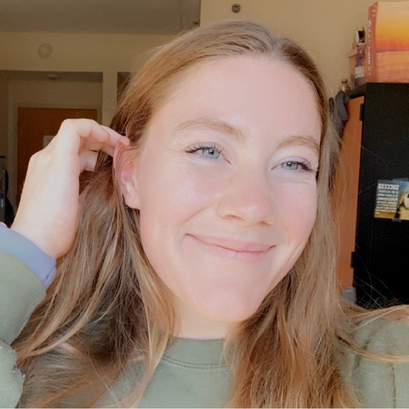 Karinne Walther - Poshmark Profile Picture of Karinne Walther (@karinnenwalther) on Poshmark