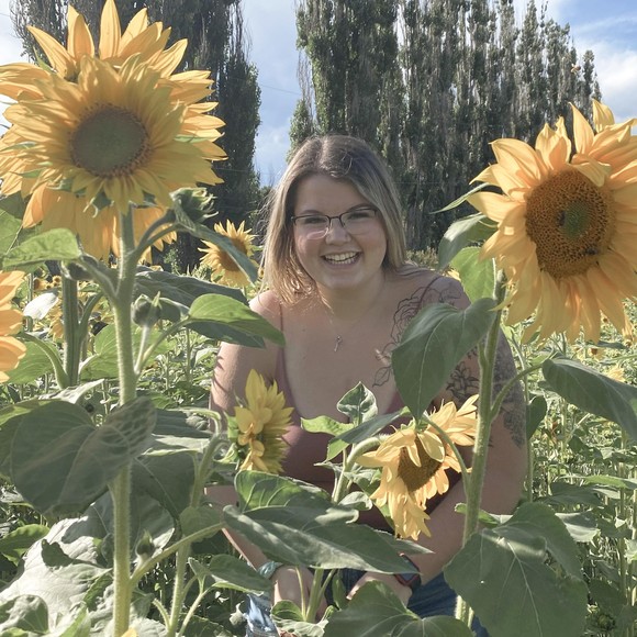 Profile Picture of Lauren Ficke (@laurenf1021) on Poshmark