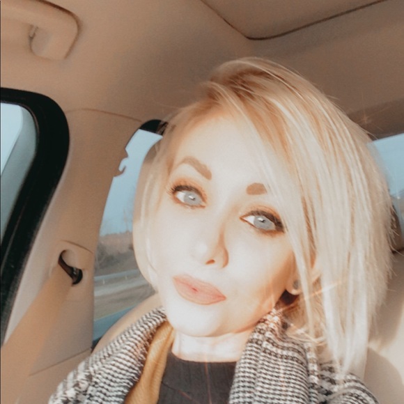 Profile Picture of Alysa Chadwell (@alysabliss) on Poshmark