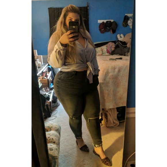 Profile Picture of Katherine Block (@katblock00) on Poshmark