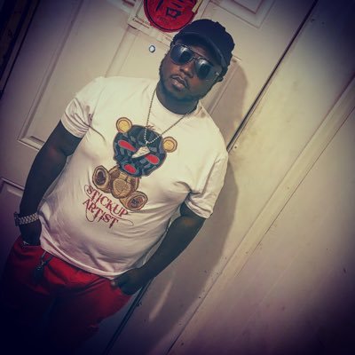 Profile Picture of Barry Henry (@mrbizzy6000) on Twitter