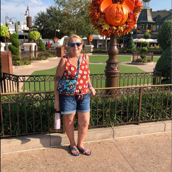 Profile Picture of Joyce Atkinson (@lily84653) on Poshmark