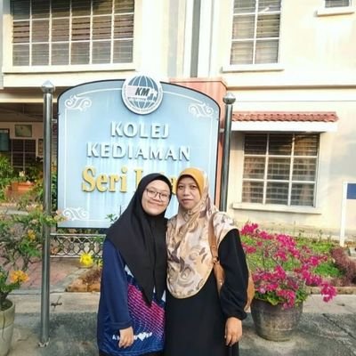 Profile Picture of Ayun (@AyuniKhusshairy) on Twitter