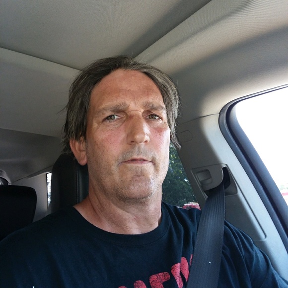 Profile Picture of Dan Hahn (@dano49106) on Poshmark