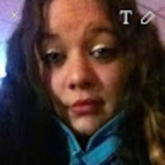 Profile Picture of Alisha Oates (@alishaoates94) on Poshmark