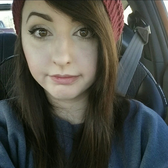 Profile Picture of Kailee Huang (@kleetoris) on Poshmark