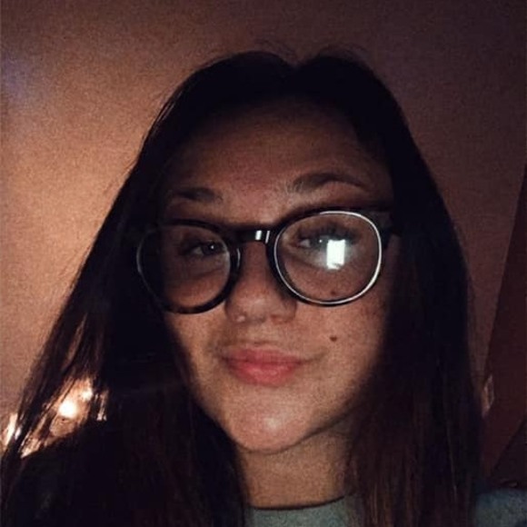 Profile Picture of Rachel Cramer (@rachelann729) on Poshmark