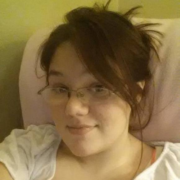 Profile Picture of Colleena Van fossen (@colleenarenee26) on Poshmark