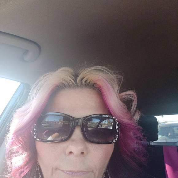 Profile Picture of Barbara Galinsky (@sharday1269) on Poshmark