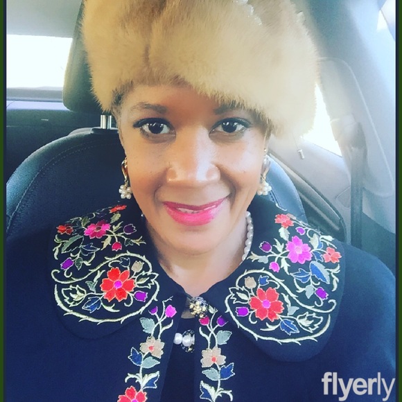 Profile Picture of Bernadette Sampson (@berniesamp) on Poshmark