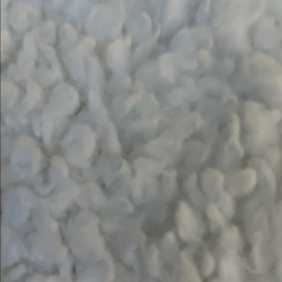 Profile Picture of Mindy Matthews (@mindy_mm5) on Poshmark