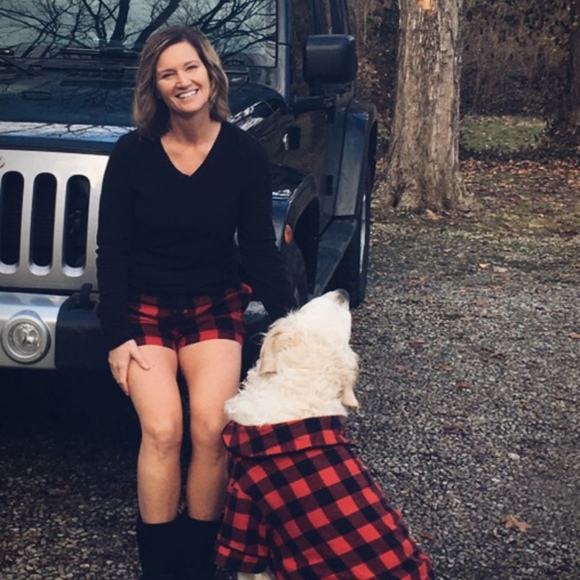 Profile Picture of Cheryl Colegrove (@cjcolegrove) on Poshmark