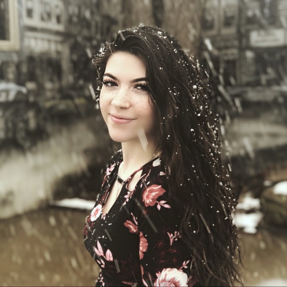 Cassie Urtel - Poshmark Profile Picture of Cassie Urtel (@cassieurtel18) on Poshmark