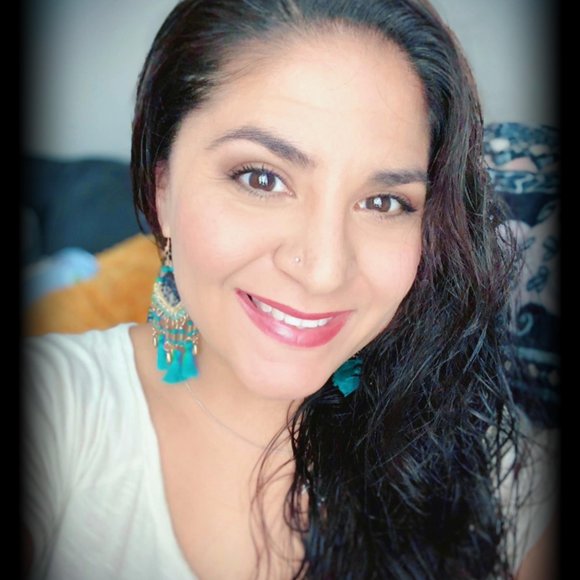 Profile Picture of Arliene Nicole (@ar08669) on Poshmark