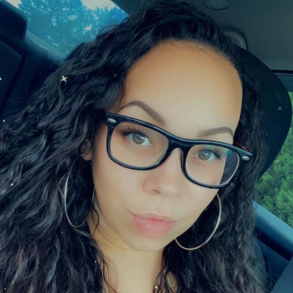 Profile Picture of Kristina Newsome (@teen_x0) on Poshmark