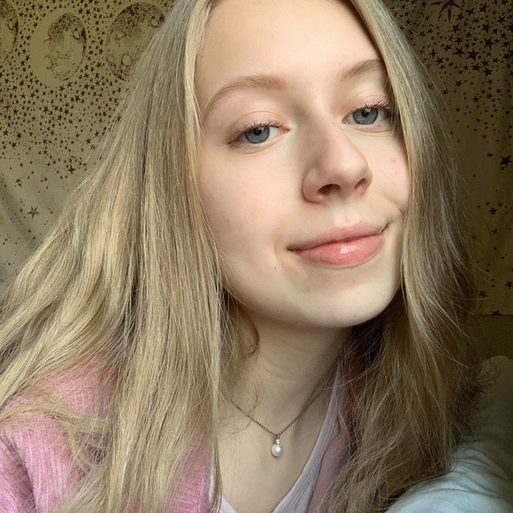 Profile Picture of Kamra Heldman (@kamraheldman) on Poshmark