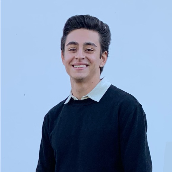 Profile Picture of Andrew Caamano (@andrewjc17) on Poshmark