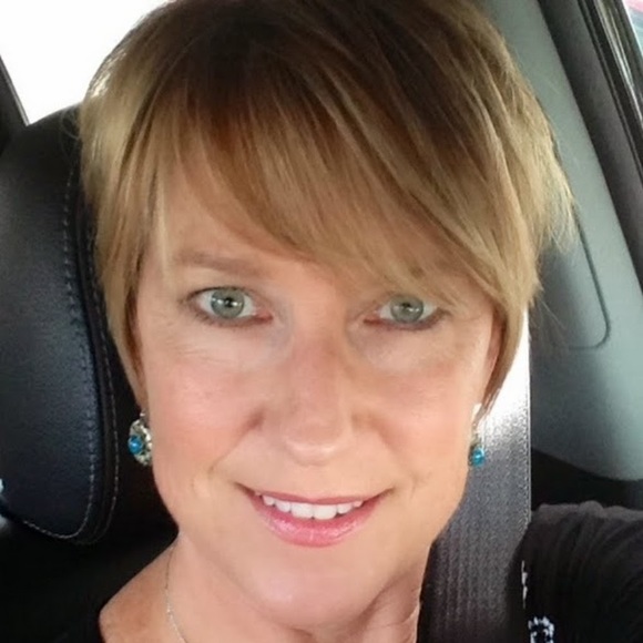 Profile Picture of Judith Andriko (@jaandriko) on Poshmark