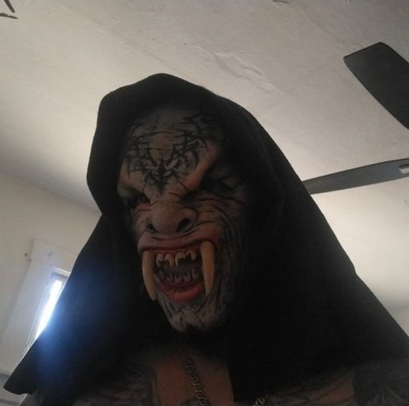 Profile Picture of Ron Phinney (@phinsellnthangs) on Poshmark