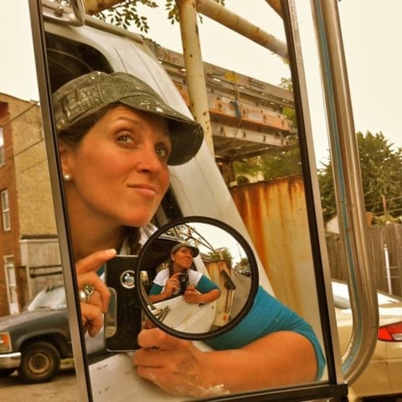 Profile Picture of Nina Hurwitz (@ninanasart) on Poshmark