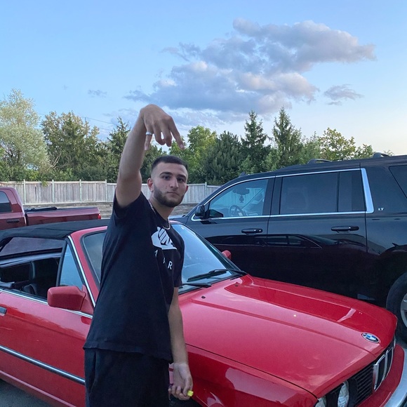 Profile Picture of Adam Harb (@adamharbb) on Poshmark