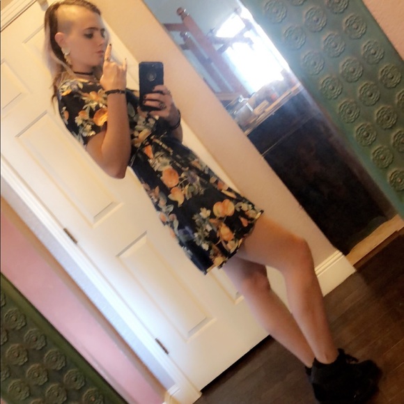 Sidney Caisse - Poshmark Profile Picture of Sidney Caisse (@sidneycaisse) on Poshmark