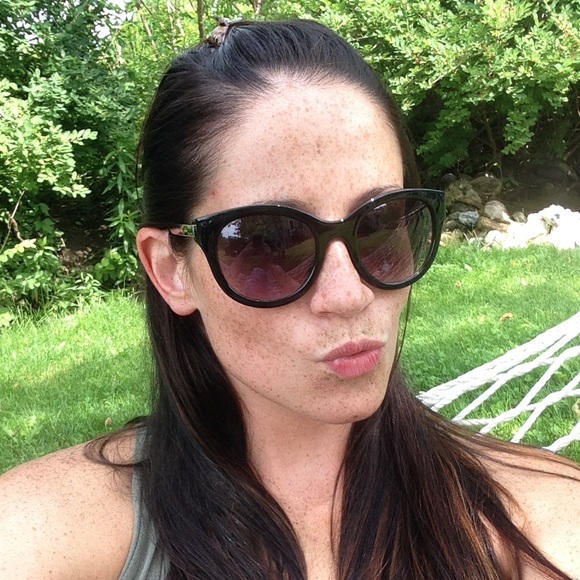 Profile Picture of Kayla Custer (@kaylacuster) on Poshmark