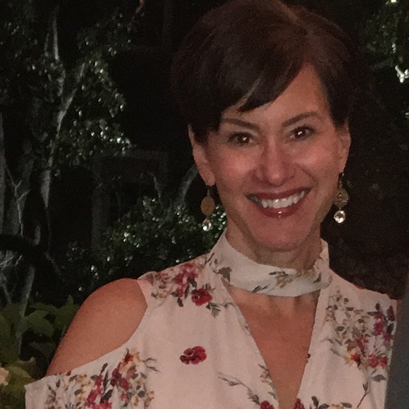 Profile Picture of Jane Trescott (@janetrescott) on Poshmark