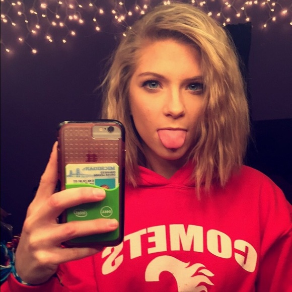 Profile Picture of Rebecca Schlimmer (@beccas1234566) on Poshmark