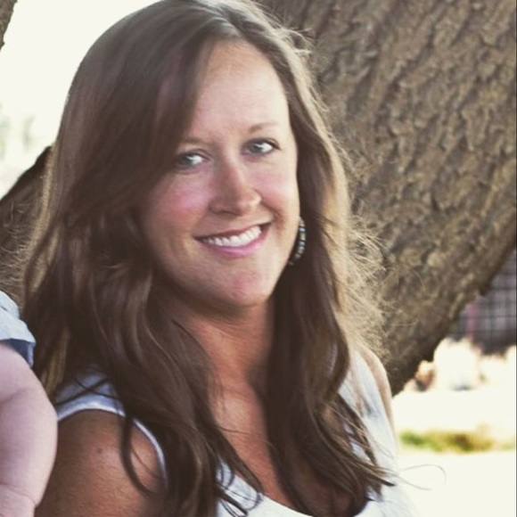Profile Picture of Lindsey Hassenzahl (@lulugfg) on Poshmark