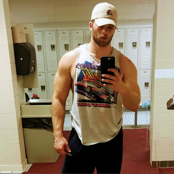 Profile Picture of Alex Lederman (@alexlederman01) on Poshmark