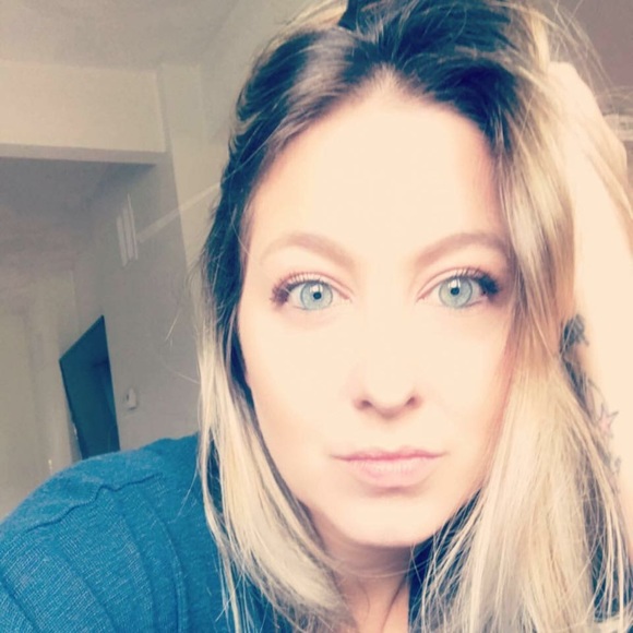 Profile Picture of Dominique Ganska (@dganska13) on Poshmark