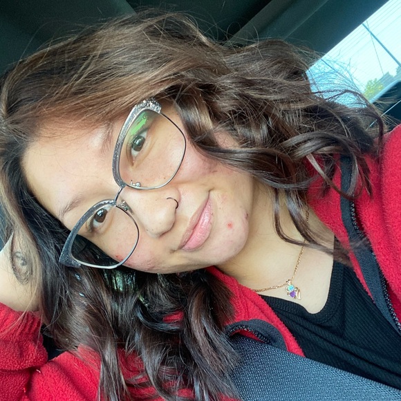 Profile Picture of Johanna Gideon (@johannagideon) on Poshmark
