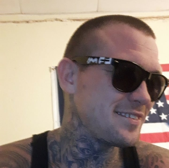 Profile Picture of Eric Reeves (@ericreeves256) on Poshmark