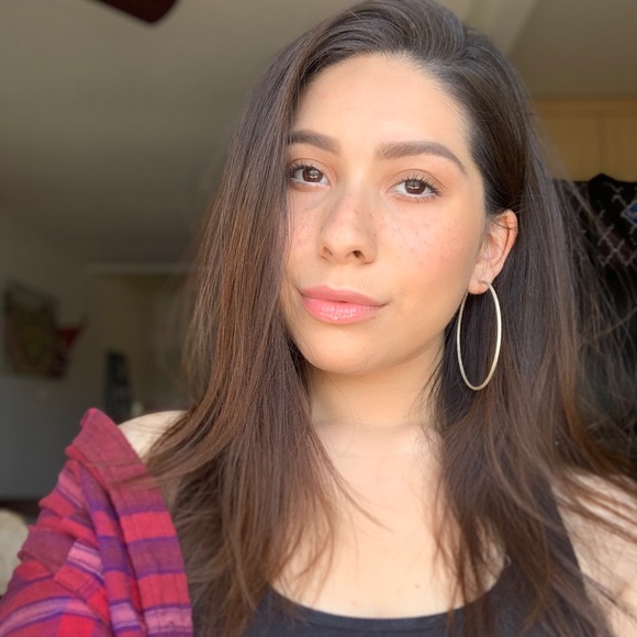 Profile Picture of Alexandra Galvan (@alexg923) on Poshmark