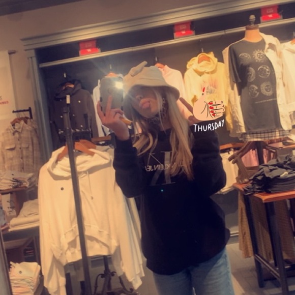 Profile Picture of Kyleigh Saylor (@kyleighsaylor04) on Poshmark