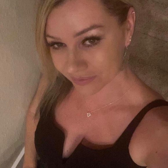 Jill Pampalone - Poshmark Profile Picture of Jill Pampalone (@jkennedy325) on Poshmark