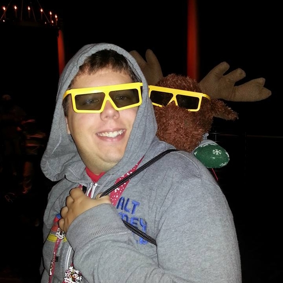 Profile Picture of Matthew Rowland (@mattrow) on Poshmark