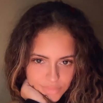 Profile Picture of Laurie (@laurie_magee) on Twitter