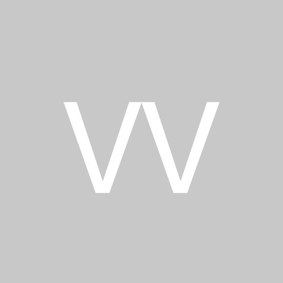 Profile Picture of Vinson Vinson1 (@vinsonjazlyn222) on Poshmark