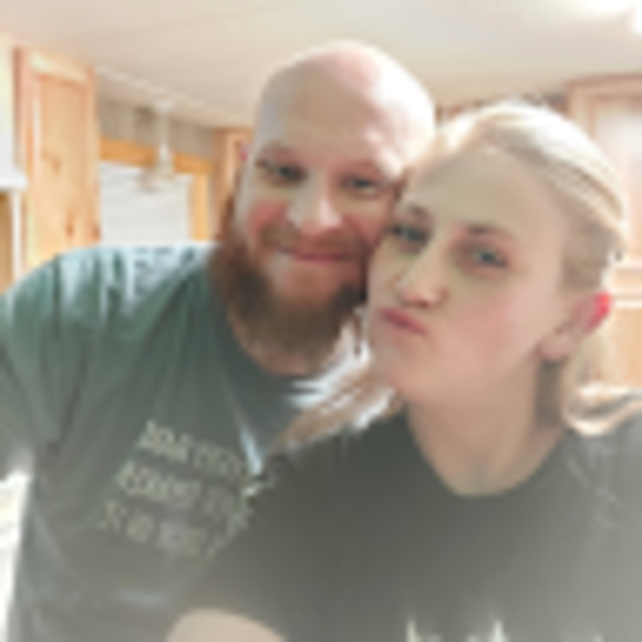 Profile Picture of Cassy Farrow (@farrowcassy) on Poshmark