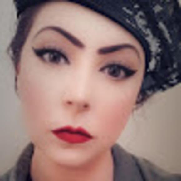 Profile Picture of Stephania Altaffer (@sfha885) on Poshmark
