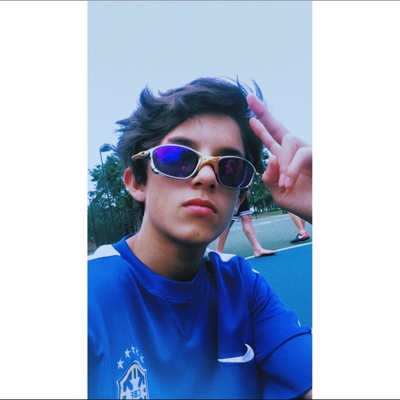 Profile Picture of Victor Silva (@victorluizo) on Poshmark