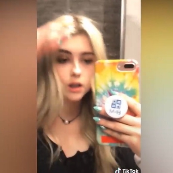 Profile Picture of Andrea Edora (@andrea_eve) on Poshmark